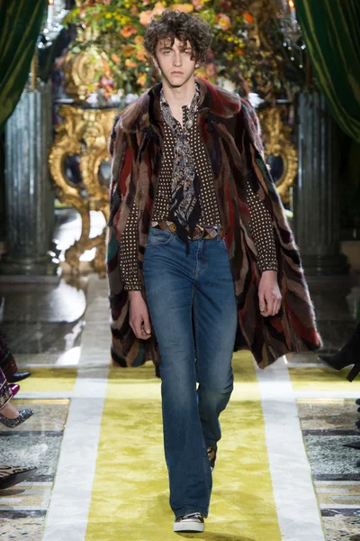 Look 12